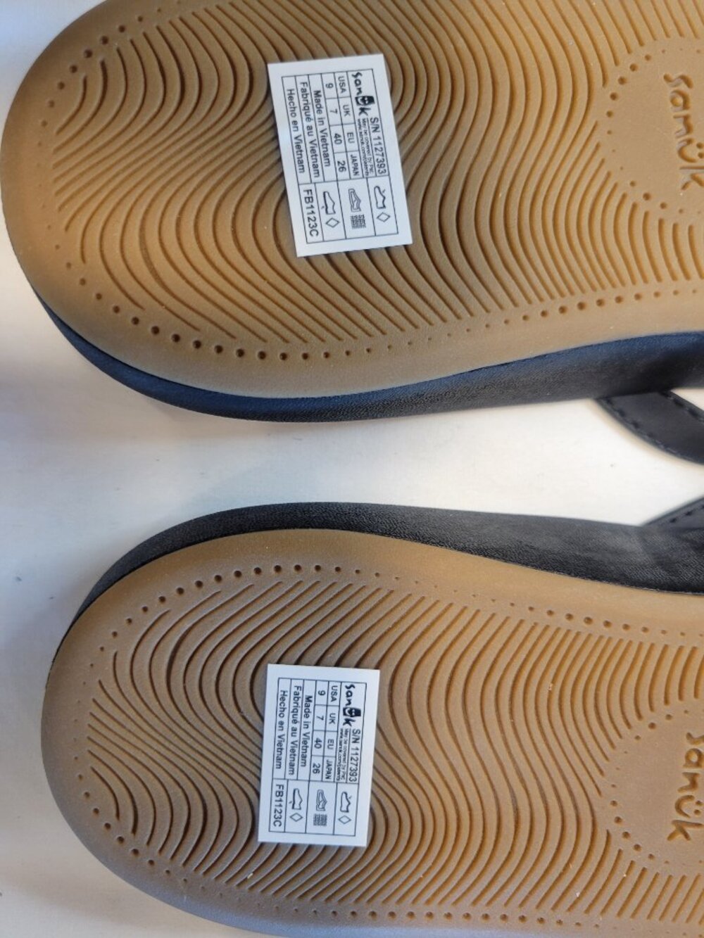 Sanuk Women's Size 9 Black Flip Flops Sandals 2 Pair Lot Yoga Casual - Picture 5 of 9
